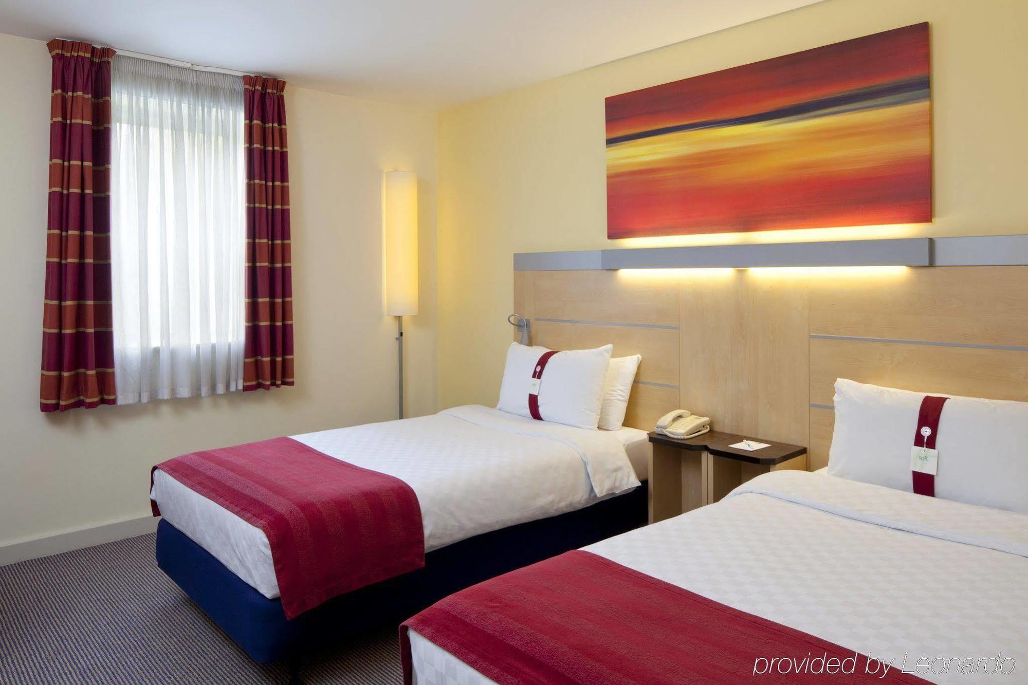 Holiday Inn Express London Stansted Airport, An Ihg Hotel Stansted Mountfitchet Rum bild
